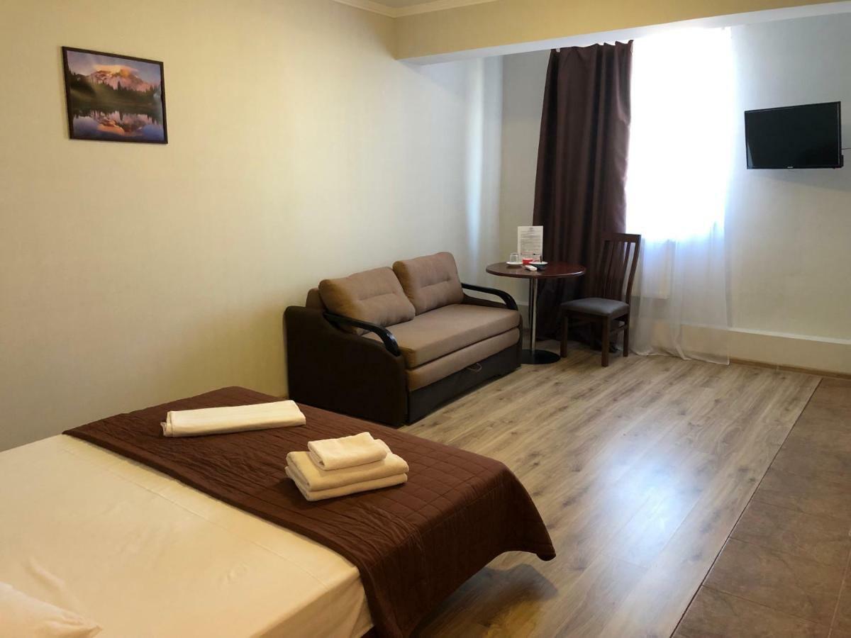 Gatnoye Zhuliany City Hotel מראה חיצוני תמונה