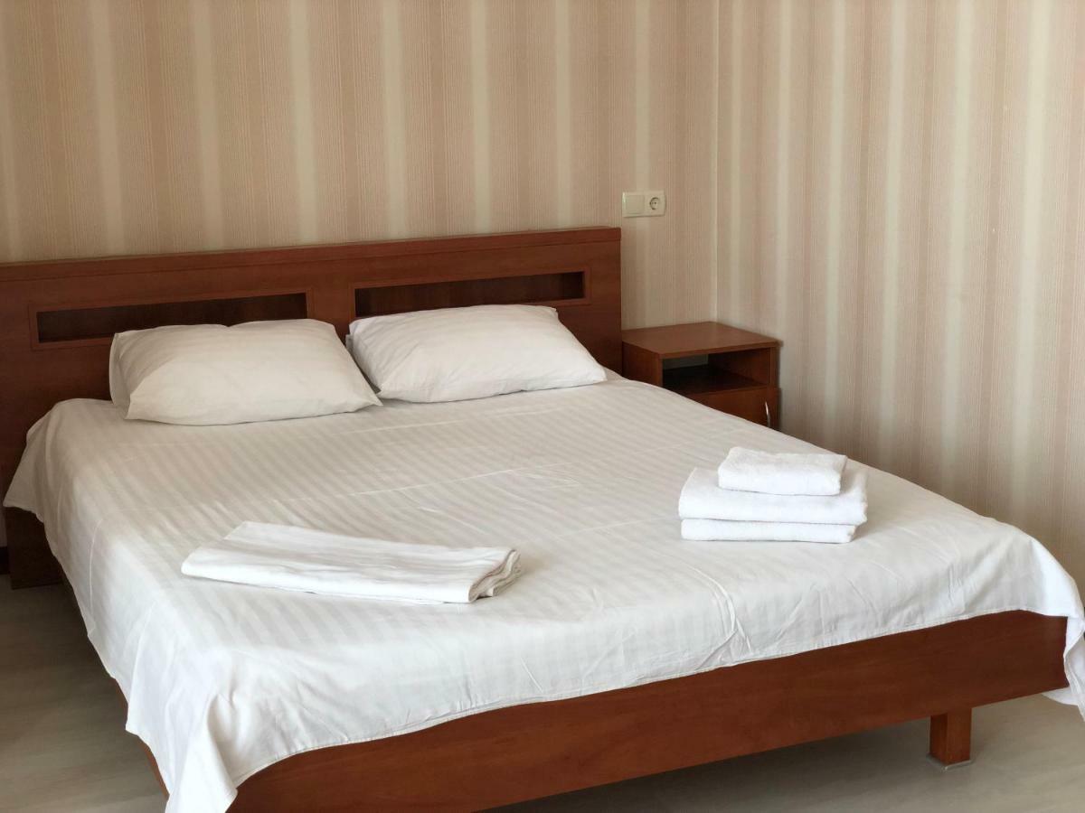 Gatnoye Zhuliany City Hotel מראה חיצוני תמונה